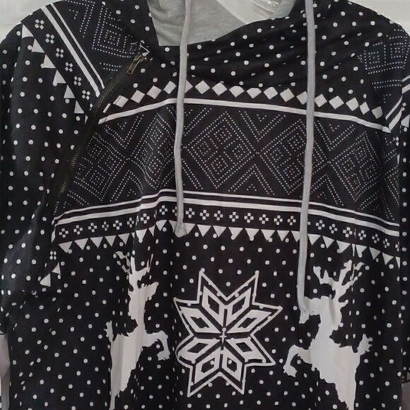 Christmas Hoodie 🎄  - Picture 2 of 8